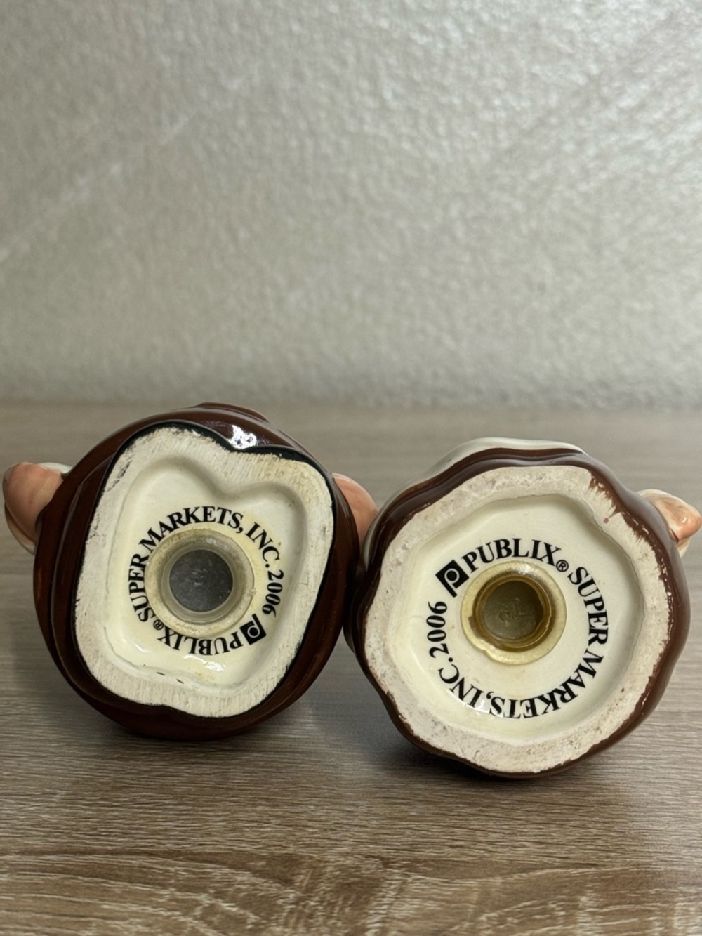 Vintage The Pilgrim Pair Salt and Pepper Shakers - Picture 6 of 9